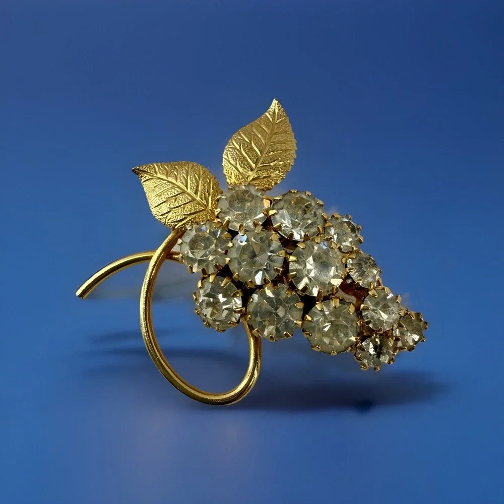 Vintage Grape Cluster Rhinestone Brooch Gold Tone Leaves EUC‎